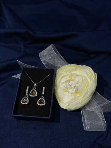 750 eyarli qizilin qiymeti: Dəstə daxildir: Sırğa, Sep, Kulon, Gümüş, 925 Əyar — 2