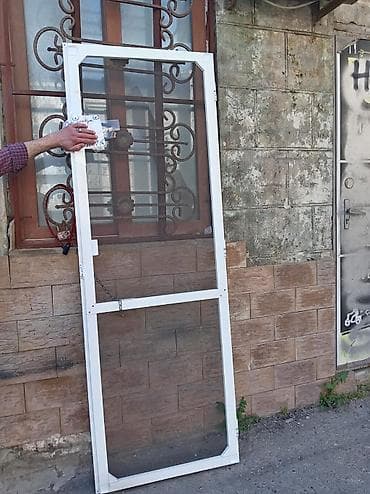 Yenidir. 80 azn satılır. Qapı