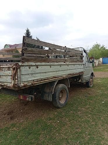 Yükdaşıma üçün kiçik tonnajlı bortlu pikap tipli yük maşını