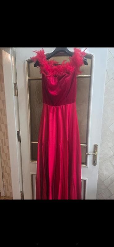 hamile don: Qırmızı ziyafət/gecə geyimi - Model: Uzun, axıcı ətəkli, düz siluet - — 1