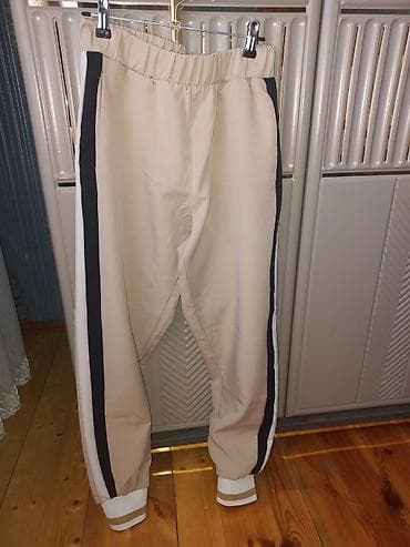 uşaq velür idman kostyumları: Qara, ağ və bej rənglərdə olan, kapüşonlu və qısa zamoklu idman — 2