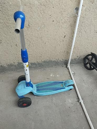 usaq velosipedləri: Uşaq skuterı – 3 təkərli, mavi rəngdə. Xüsusiyyətlər: - Ön tərəfdə 2 — 2