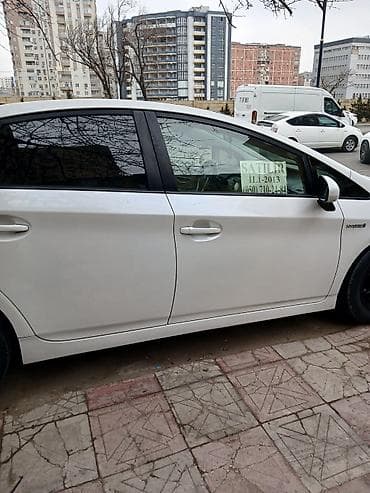 24 maşın: Toyota Prius: 1.5 l | 2013 il Sedan — 3