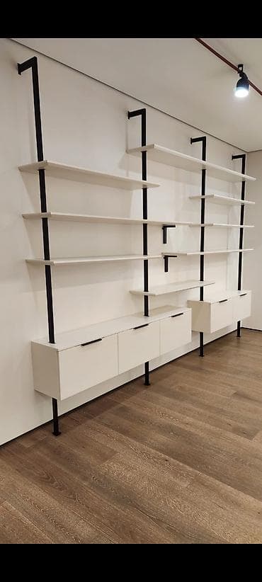 Yeni, Kitab rəfi, Düz