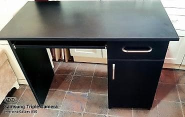 Yazı masası. uzunluğu 1 metrə. Eni 50 sm hündürlüyü 75.sm. ağ