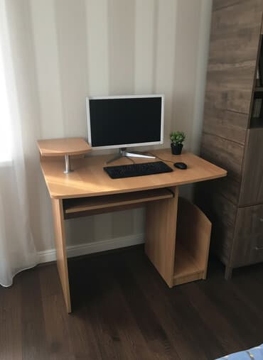 islenmis samovar: Komputer stolu — 1