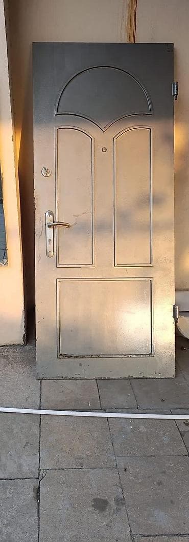 w210 qapi: Demir seyf qapı satılır. Olcusu 80 sm 2 metr cerciveside var. 2 — 1