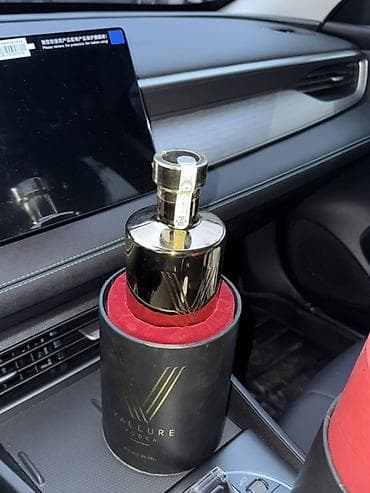 edava qablari: Məhsul: Vallure Vodka – premium votka Təsvir: - Şüşə: Qızılı rəngli — 4