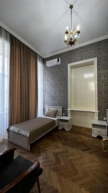 Mərkəzdə yerləşən hazır HOSTEL biznesi satılır. Əsas üstünlüklər: - — 9