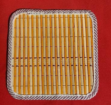 cay dezgahi: Bambukdan hazırlanmış kvadrat çaynikaltı/istilik keçirməyən altlıq. 1 — 2