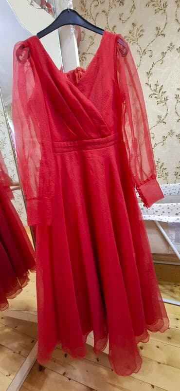 uzun qizil sirqalar: 110 m alınıb 2 defe geyinilib Ziyafət tədbirləri üçün uyğun, parlaq — 1