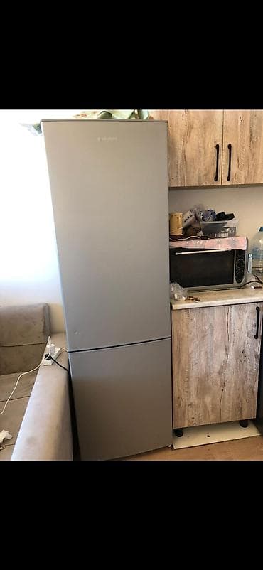 2 qapılı Hisense Soyuducu Satılır, rəng - Gümüşü