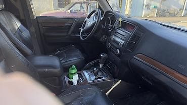 masin sifarisi: Mitsubishi Pajero 5 qapı, gümüşü rəng, tam ölçülü off-road SUV — 7