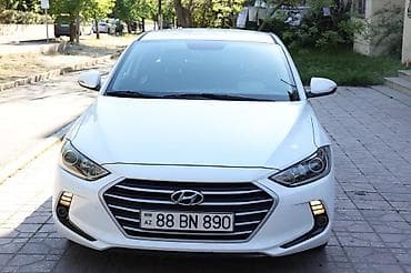 Hyundai Elantra: 1.6 l | 2017 il Sedan