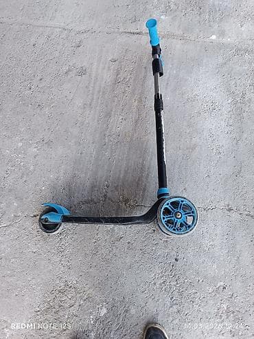 Uşaq skateri (3 təkərli) - Rəng: qara-mavi - 2 ön təkər + 1 arxa — 3