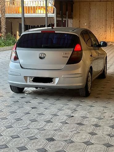 qosqu satisi: Hyundai i30 hatchback – gümüş rəng - Korpus: 5 qapılı hatchback — 8