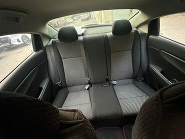 mersedes c 230: Kia Rio: 1.6 l | 2018 il Sedan — 4