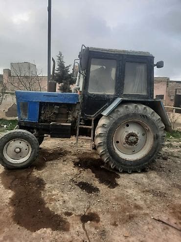 İnkubatorlar: 80 bekarus - Korpusda mavi kapot, qara kabin konstruksiyası - Ön və — 2