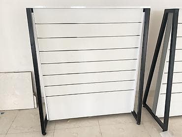 Оборудование для магазинов: Mağaza üçün ikiüzlü vitrində sərgiləmə stendi təzə kimidi qiyməti baha — 2