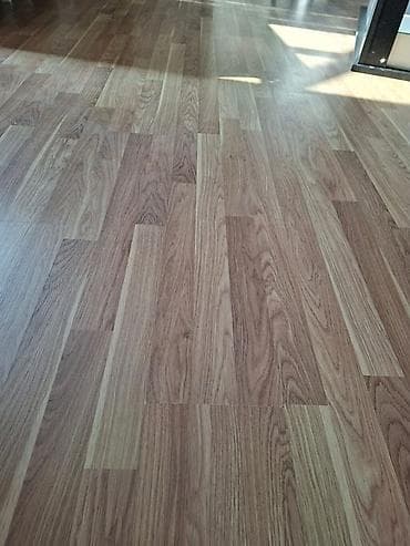 Kvadratı 6 azn 70 kvadrat laminat yaxşı vıziyətdə satılır
