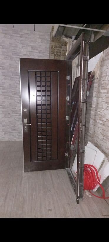 plastik qapılar işlənmiş: İşlənmiş Giriş qapısı 90x230 sm Zəmanətsiz, Ödənişli quraşdırma, Ünvandan götürmə — 2