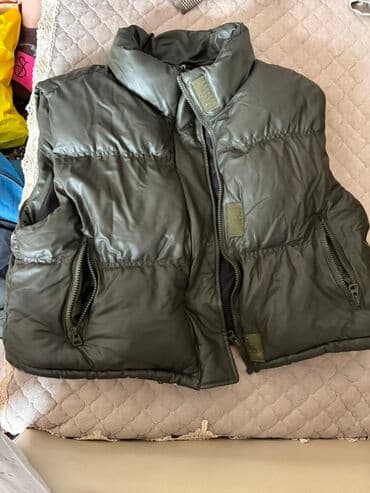 stone island jakne: Zeytun-yaşıl rəngdə şişmə kişi/qadın jileti. - Yüksək, qalın boyunlu — 1