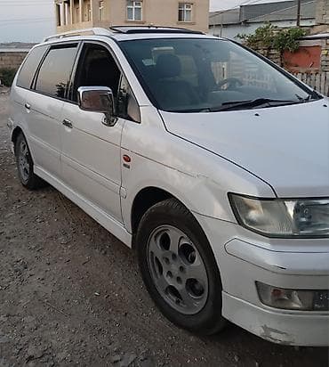 spoiler satisi: Mitsubishi Chariot Grandis, ağ rəng, 7 yerlik geniş salonlu miniven — 6