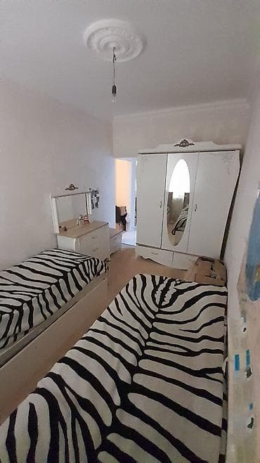 ref: İşlənmiş, Kitab rəfi, Düz — 2