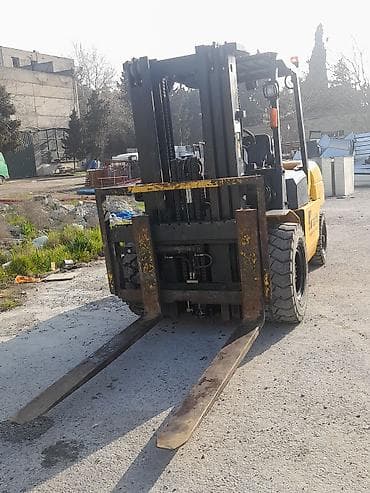 kompressor teh: Hanga markalı dizel forklift Texniki xüsusiyyətlər: - Yükqaldırma: 3 — 4