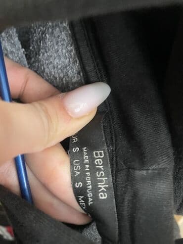 Üst geyimləri: Svitşot, Bershka, S, rəng - Qara — 1