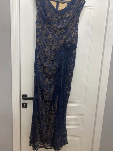 çiçəkli ətəklər: - Qadın idman dəsti: kapüşonlu yüngül jaket və uyğun şalvardan ibarət — 2