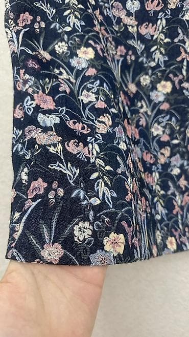 Qadın ətəyi – qaranlıq mavi fonlu, çiçək naxışlı jacquard parça M — 2
