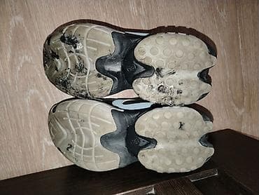 ayaqabı kişi: 2 dəfə geynilib keyfiyyətlidir balaca razmer olduqu üçün satiram altı — 1