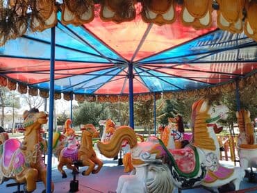 maxco şarj aleti: Təcili Karnaval karusel satılır. 12 ədəd at fiqurlardır. orjinal — 5