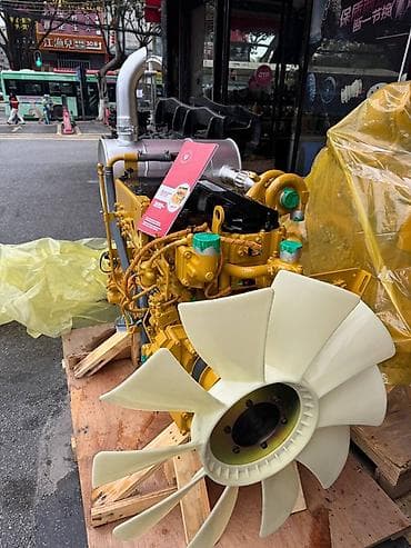 Двигатель Caterpillar модель CAT C6.4 устанавливается на гусеничные