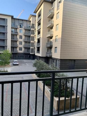 квартира 3 комнатная: İcarəyə verilir 3 otaqlı yeni tikili 135 m², Ağ şəhər q. Kateqoriya — 9