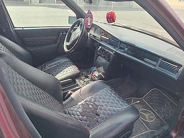 sukan uzluyu: Mercedes-Benz sedan - Korpus: 4 qapılı sedan, rəngi tünd — 5