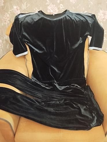 Qadın üçün iki hissəli dəst - Material: yumşaq, parıltılı