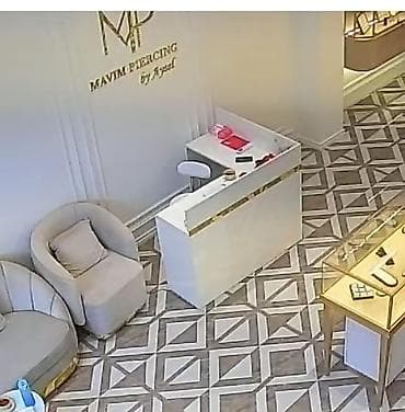 gamer masasi: Təcili satıldığı üçün-150 AZN Çox az işlənib. Resepsiyon stolu – — 4