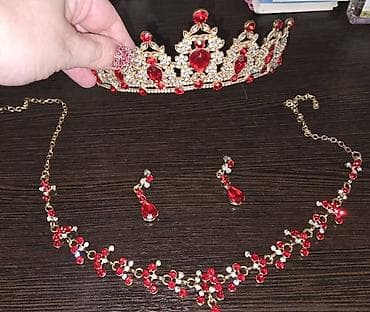 Qızılı rəngli taç və zərgərlik dəsti – qırmızı və şəffaf qaşlarla lalafo.az -da Qızılı rəngli taç və zərgərlik dəsti – qırmızı və şəffaf qaşlarla