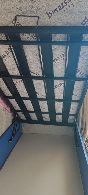 диван кровать: Б/у, Односпальная кровать, С подъемным механизмом, Без матраса, Без выдвижных ящиков — 1