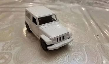 Ağ rəngli metal oyuncağı off-road maşın modeli - Korpus: möhkəm metal