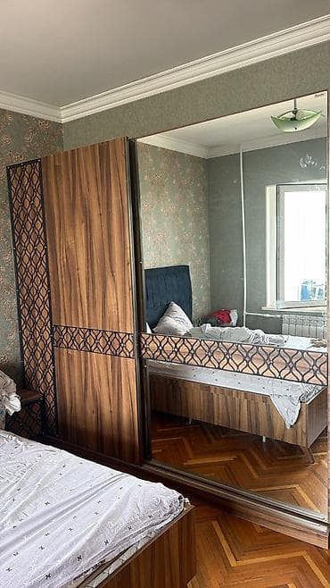 Dolab 200azn. Olcu deqiq bilinmir. Tecili evden cixmalidir. Unvan