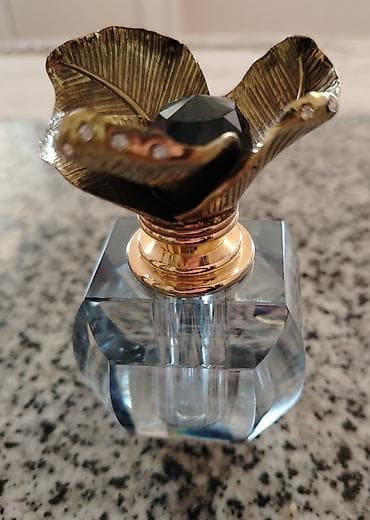 Ətriyyat: Büllur ətir şüşəsi – dekorativ və funksional aksesuar - Material — 1