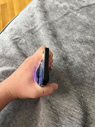 apple ipad 13: IPhone 15, 128 GB, Qara, Face ID — 8