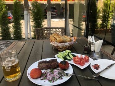 korpu mərasim evi: 28 may metrosuna yaxin 80 kv sahəsi olan kafe 3500azn icarəyə — 1