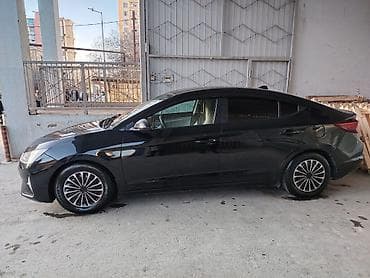 Avtomobil satışı: Hyundai Elantra sedan – qara rəng, modern dizayn və aerodinamik — 4