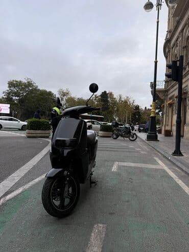 электро мотоцикл: Elektrik skuter – şəhər içi sürüş üçün ideal, kompakt və səssiz. 2000w — 1