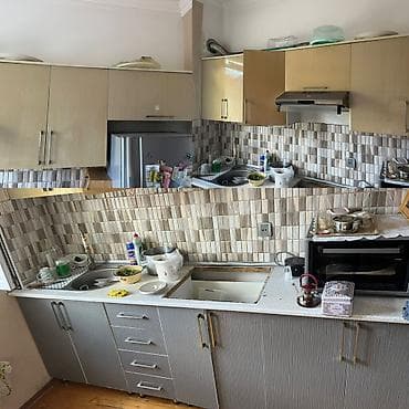 Mətbəx mebeli satılır 250azn. Ölçü 2/72…Üzərində moyka verilir. Ünvan