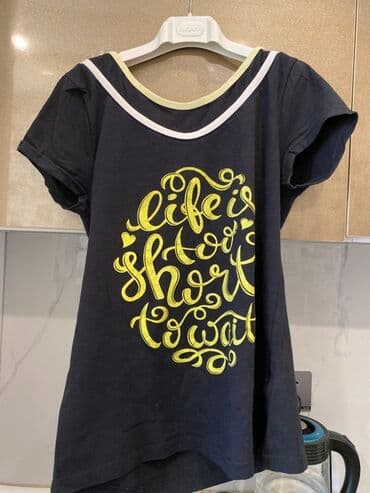 женские футболки и майки в полоску: Qadın geyimləri 3 azn her biri 1) Açıq boz rəngli qısaqol bluz: - — 12